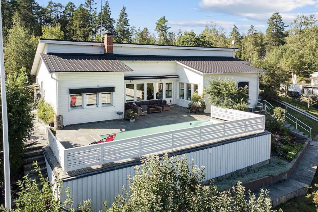 Villa Med Pool Och Bara 600M Till Havet! Trosa Ngoại thất bức ảnh